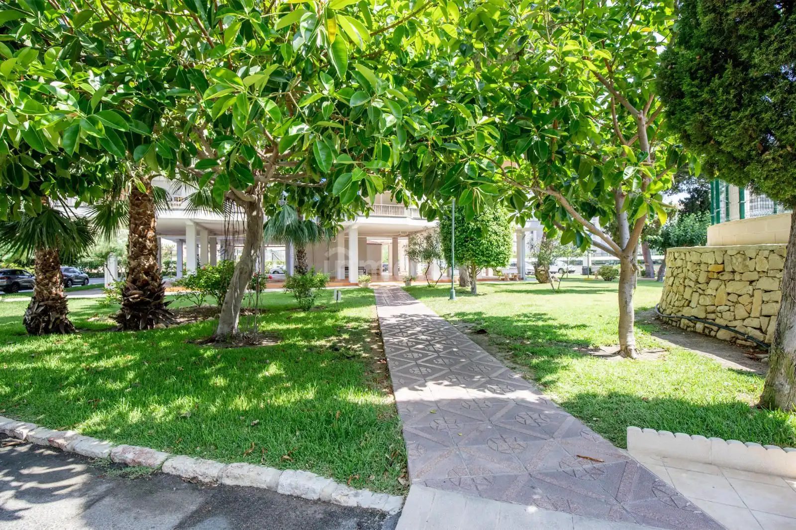 Vista exterior de Piso en venta en Alicante / Alacant con Terraza, Piscina y Amueblado