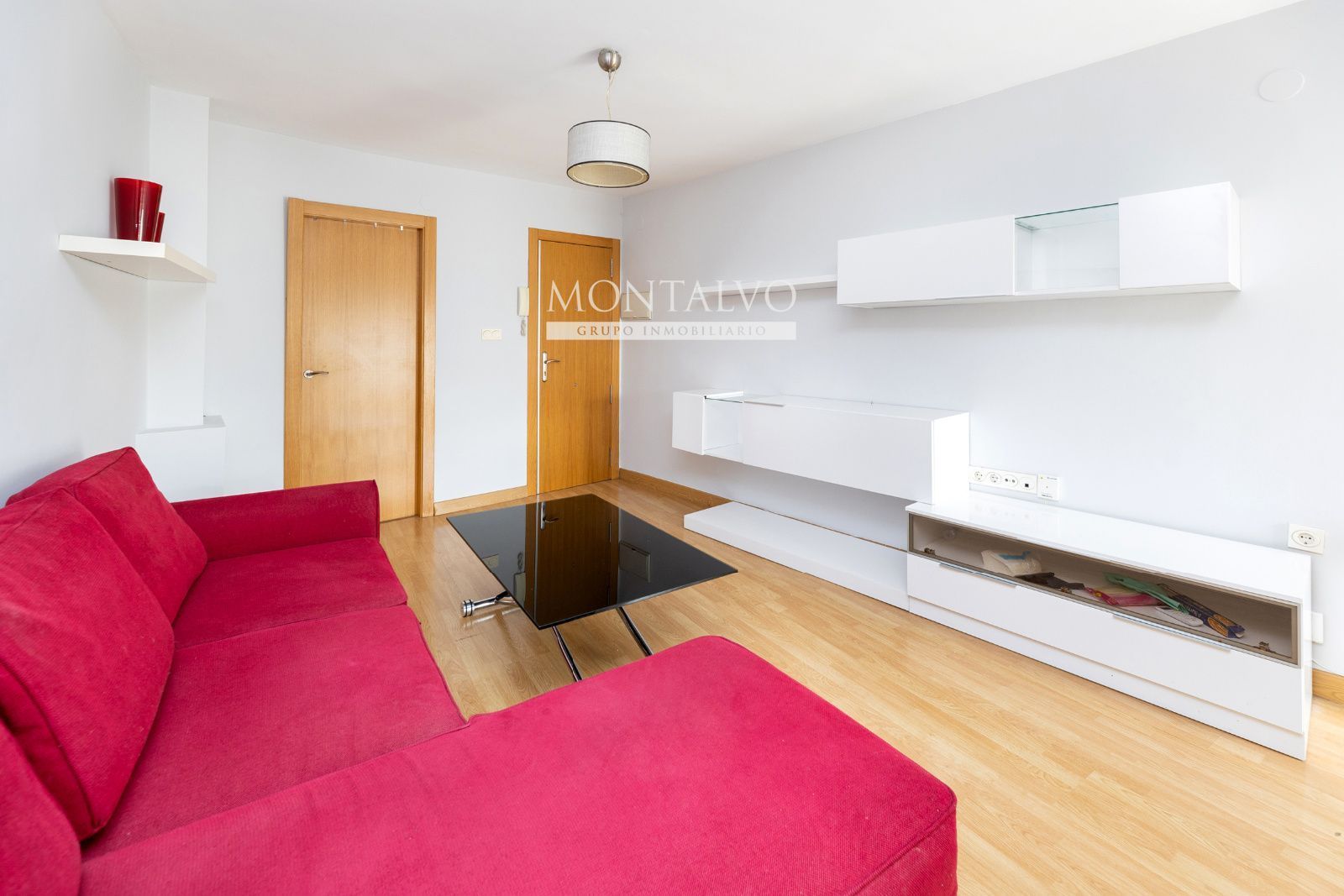 Living room of Flat for sale in  Granada Capital  with Heating, Terrace and Furnished