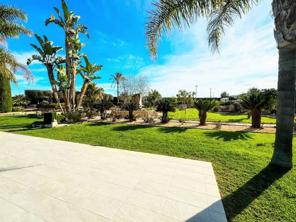 Jardí de Casa o xalet en venda en Orihuela amb Aire condicionat, Jardí privat i Traster