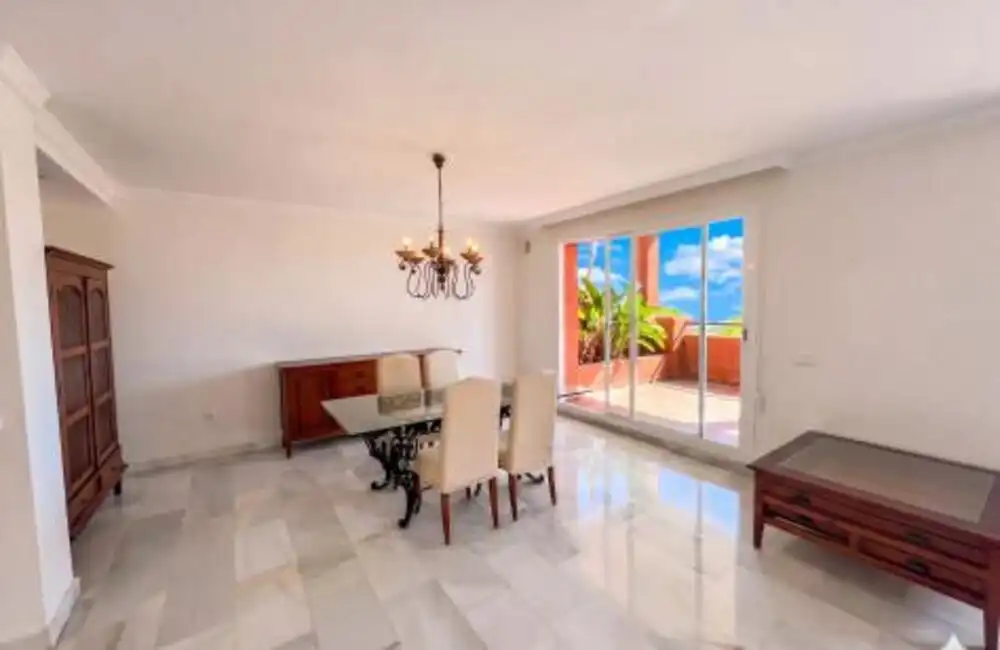 Menjador de Apartament de lloguer en Marbella amb Aire condicionat, Terrassa i Moblat