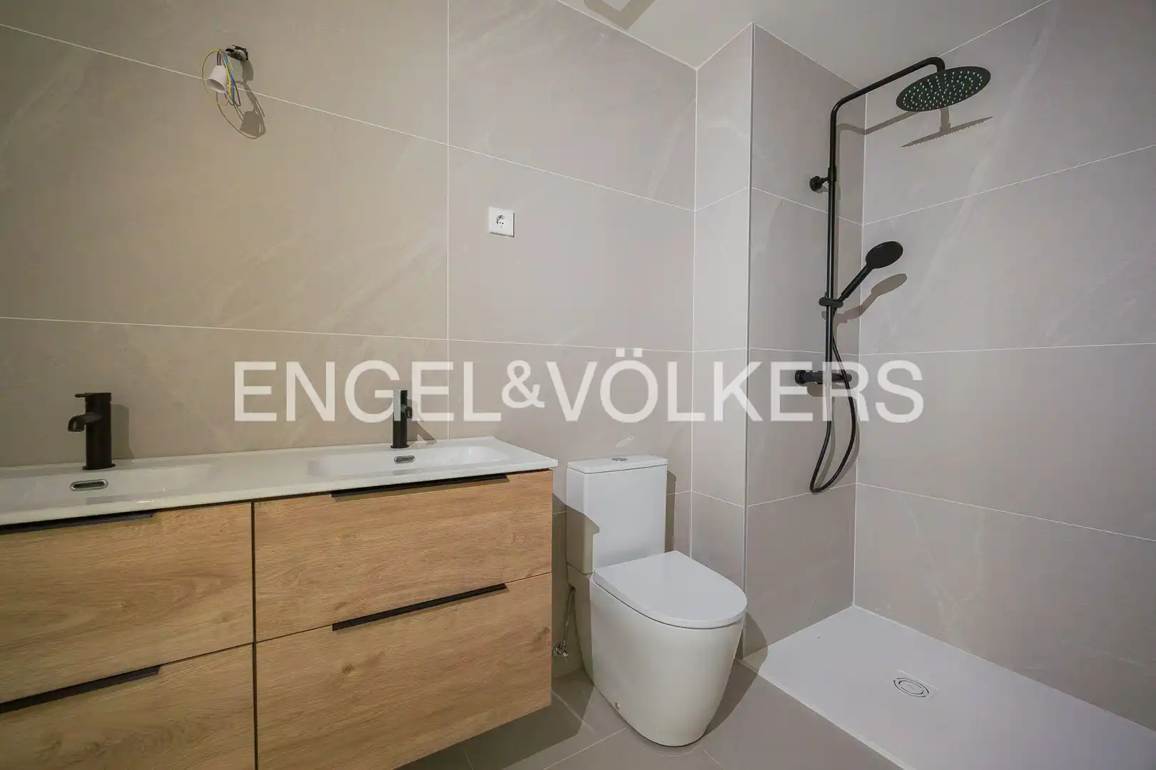 Bathroom of Flat for rent in Bilbao   with Heating and Balcony