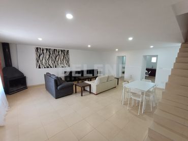 Casa aparellada amb jardí en venda a Hellín