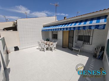 Semi-detached house for sale in Calle Urano