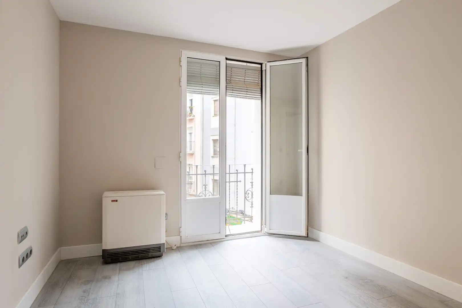 Habitación de Piso en venta en Zaragoza con Calefacción y Balcón