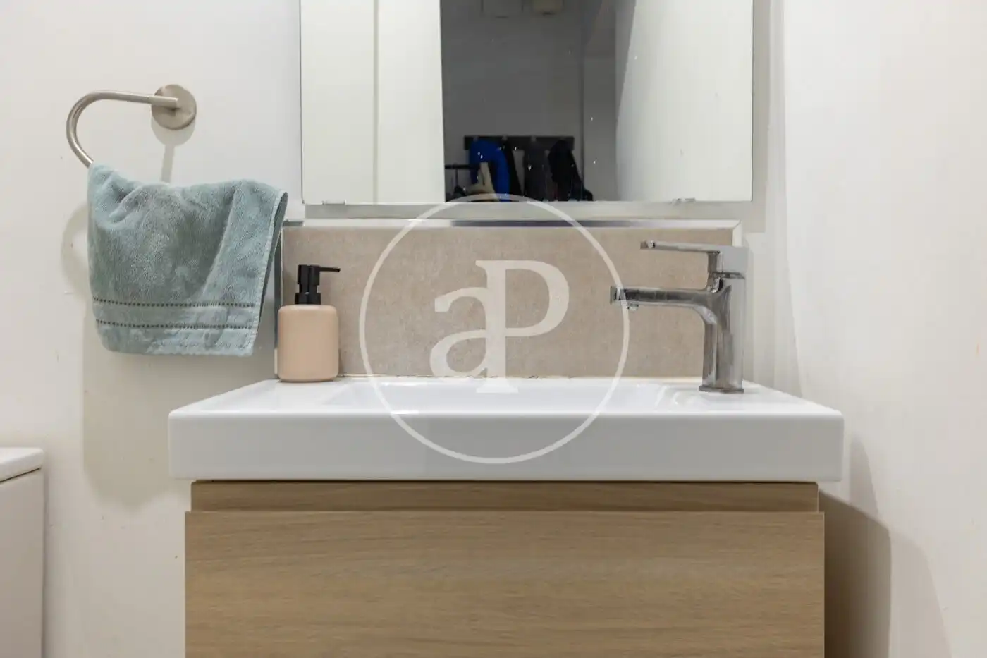 Bathroom of Flat for sale in Barcelona  with Air Conditioner and Heating