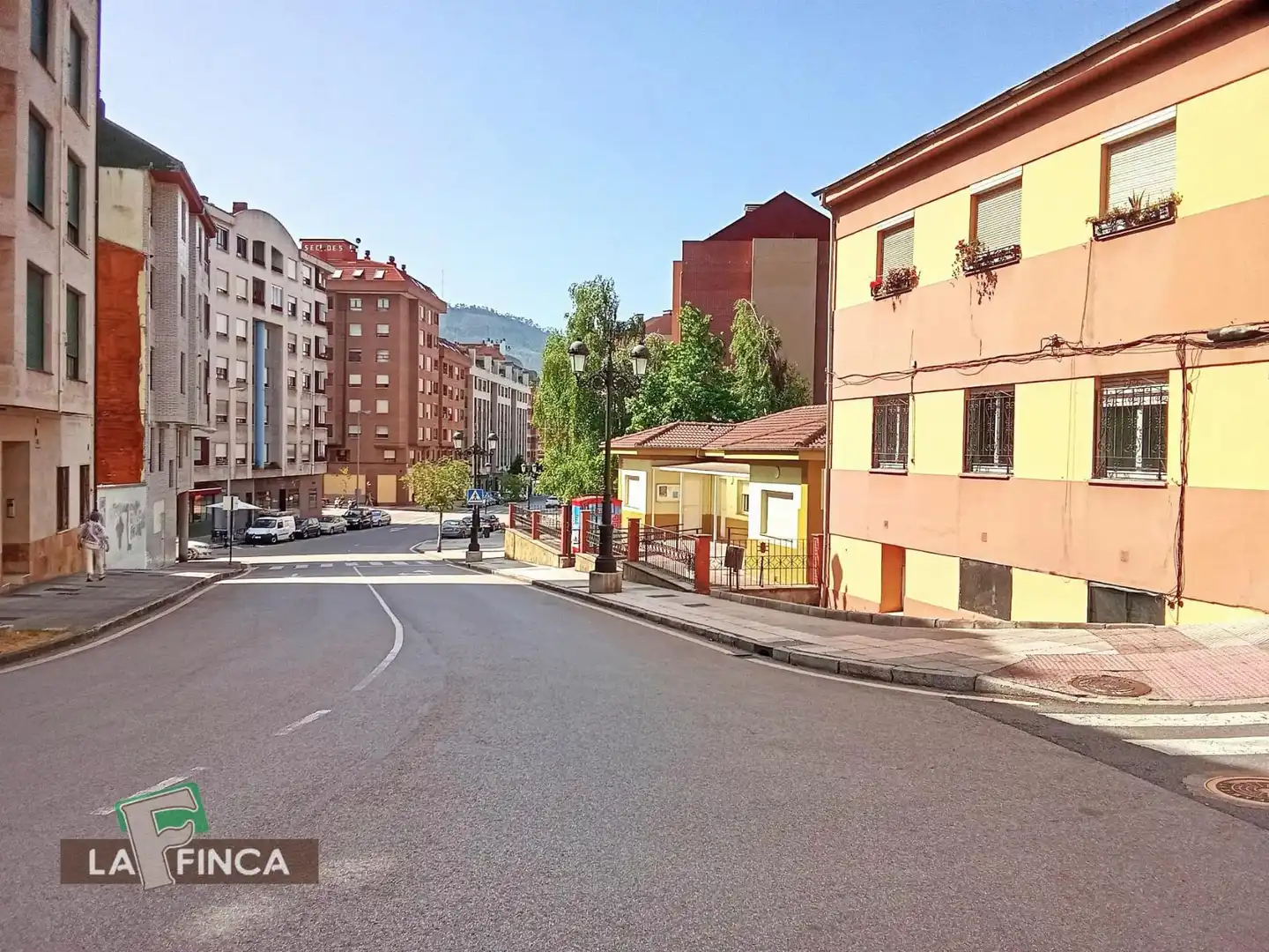 Außenansicht von Wohnung zum Verkauf in Oviedo  mit Abstellraum
