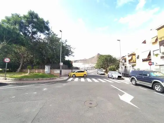 Vista exterior de Oficina de lloguer en Arona amb Aire condicionat