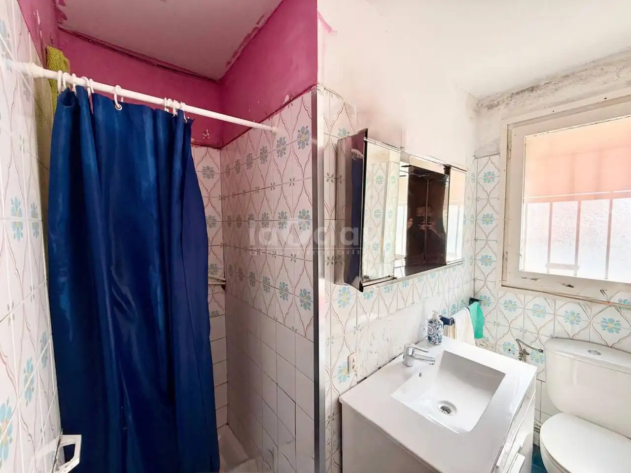 Bathroom of Flat for sale in Vic