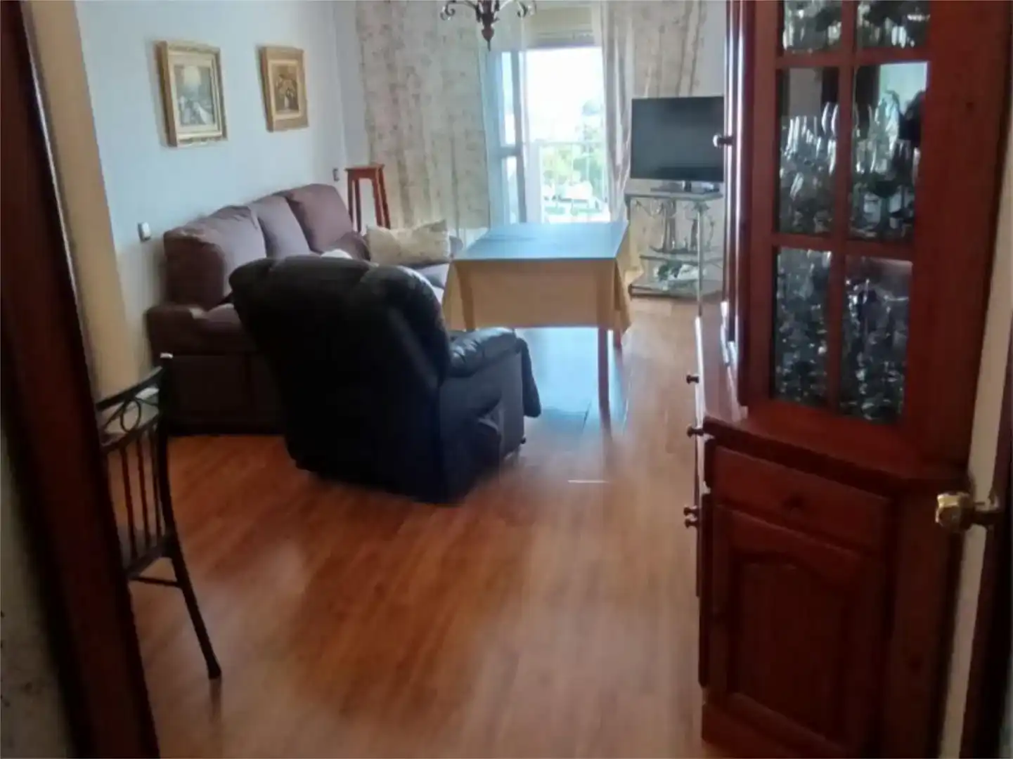 Wohnzimmer von Wohnung zur untervermieten in Montequinto mit Klimaanlage, Privatgarten und Parkett