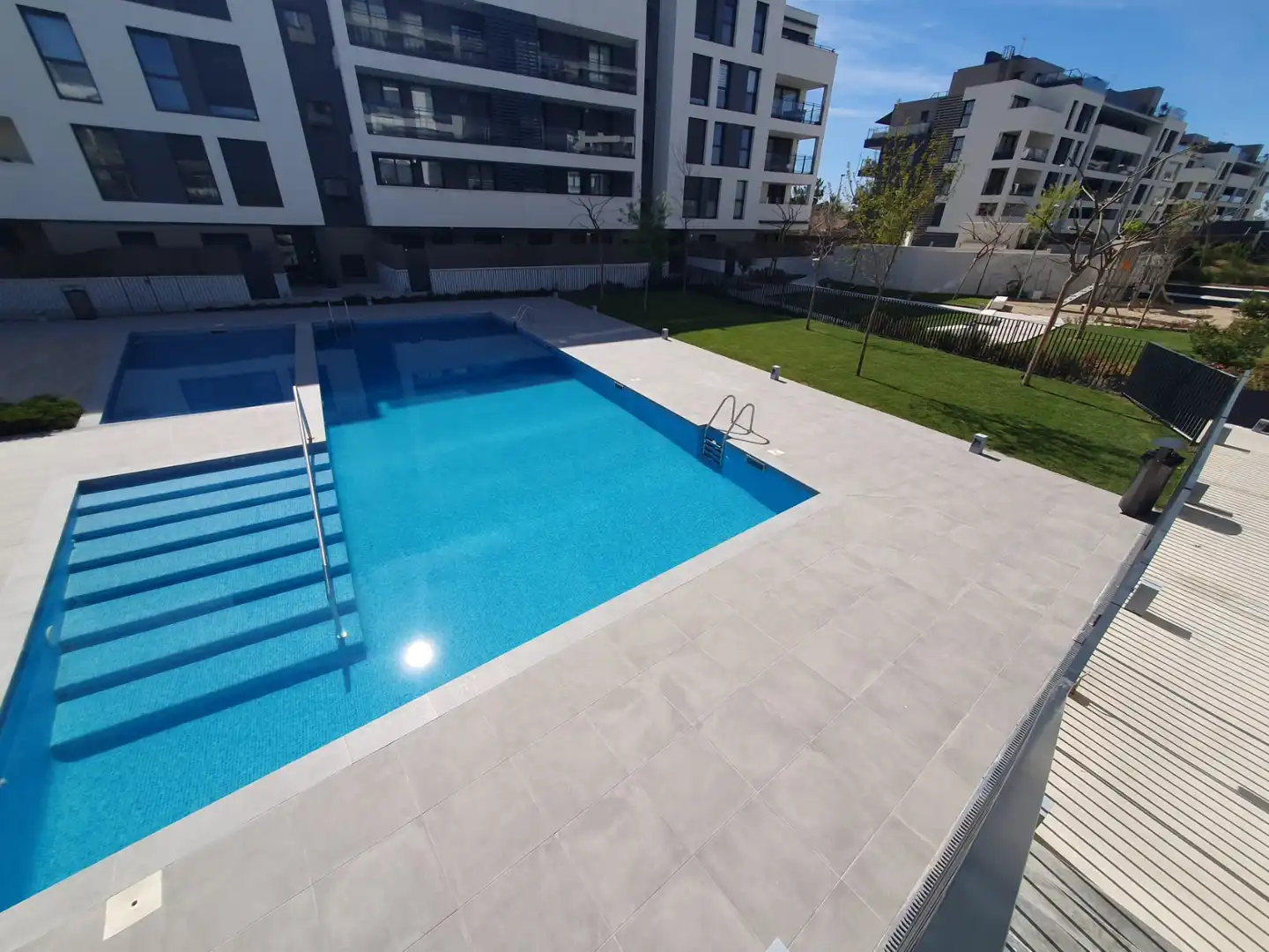 Piscina de Planta baixa en venda en Vilanova i la Geltrú amb Aire condicionat, Calefacció i Jardí privat