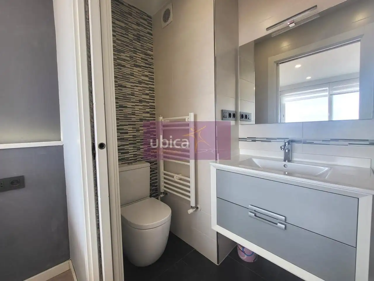 Baño de Piso en venta en Vigo  con Calefacción y Trastero