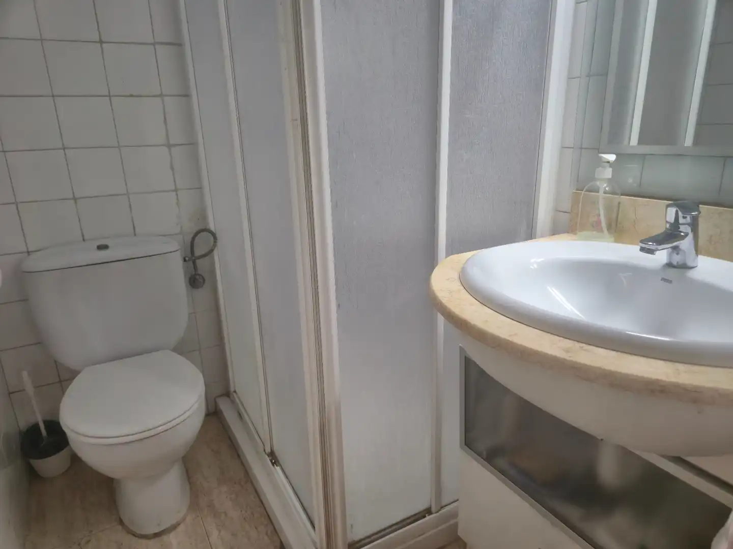 Badezimmer von Erdgeschoss zum Verkauf in Mataró mit Terrasse und Möbliert