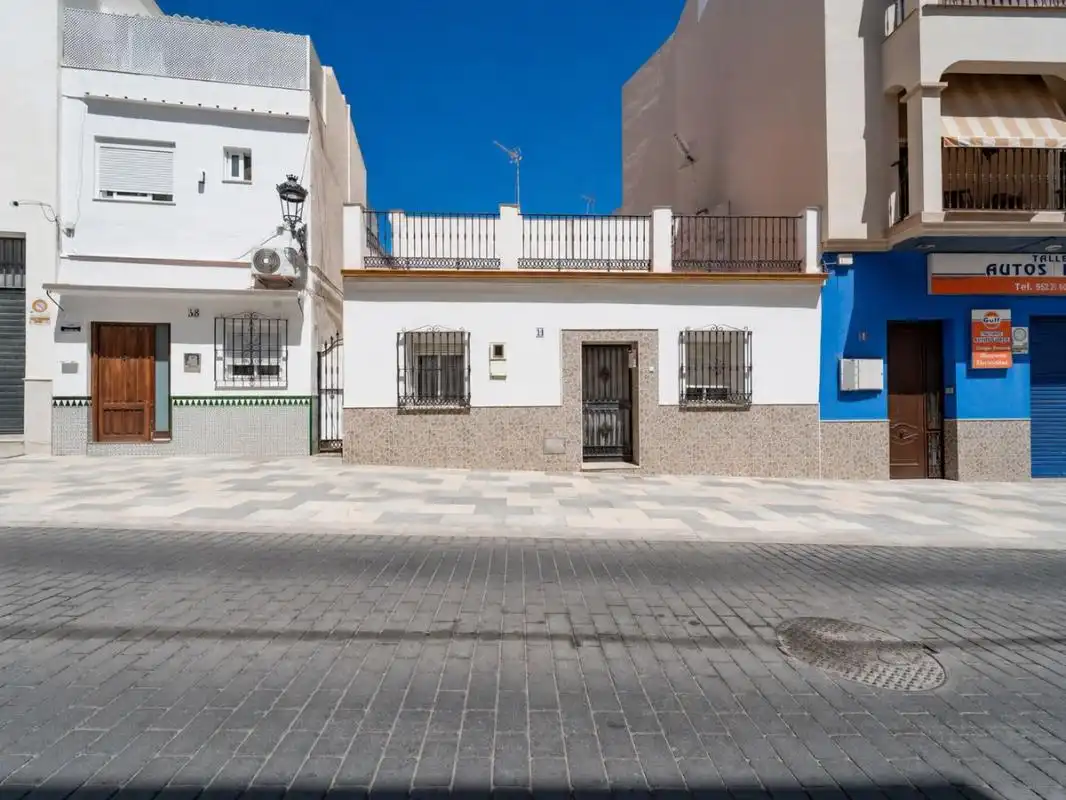 Vista exterior de Casa o xalet en venda en Torremolinos amb Calefacció