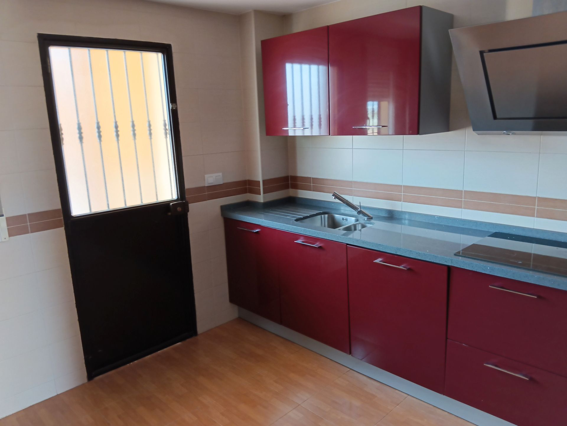 Cocina de Casa adosada de alquiler en Vegas del Genil