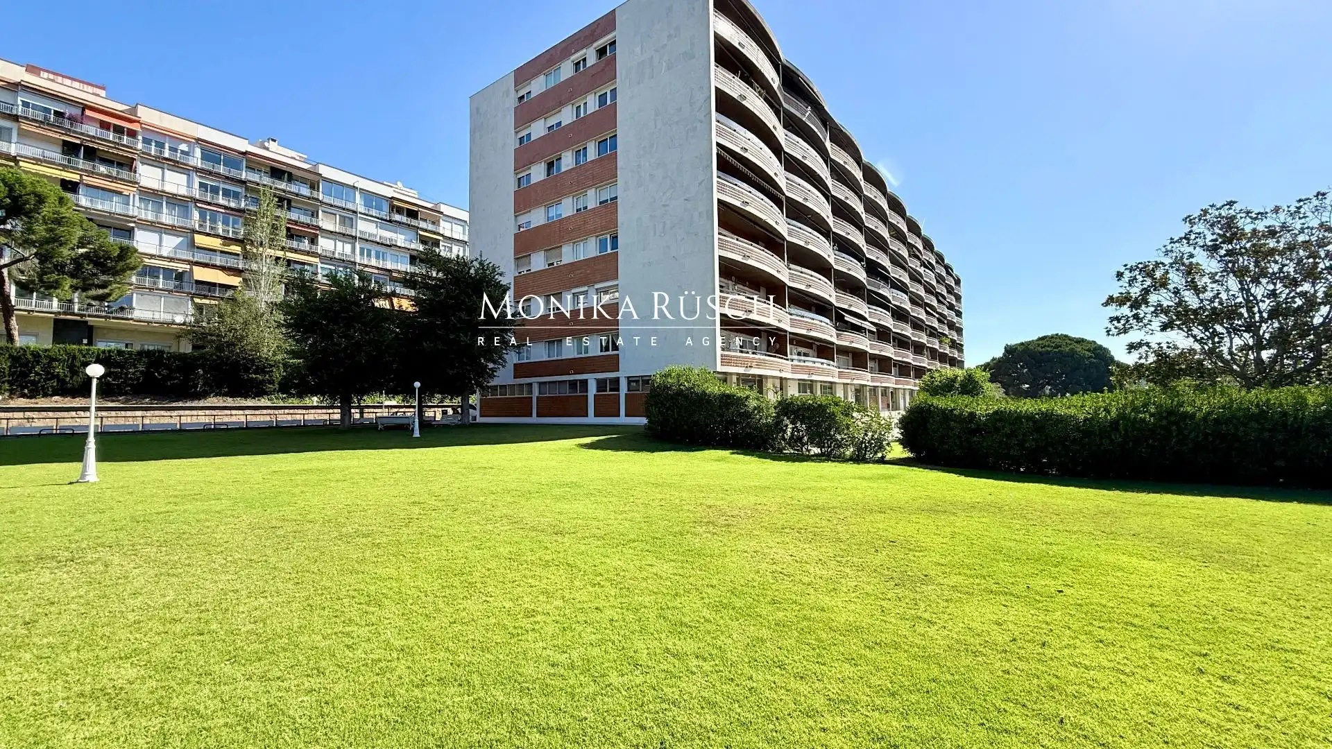 Vista exterior de Piso en venta en Barcelona con Calefacción, Terraza y Trastero