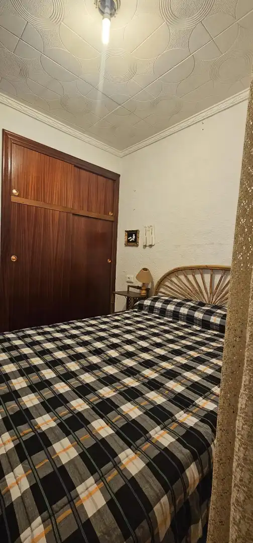 Habitación de Casa adosada en venta en Torrevieja con Jardín privado, Trastero y Amueblado
