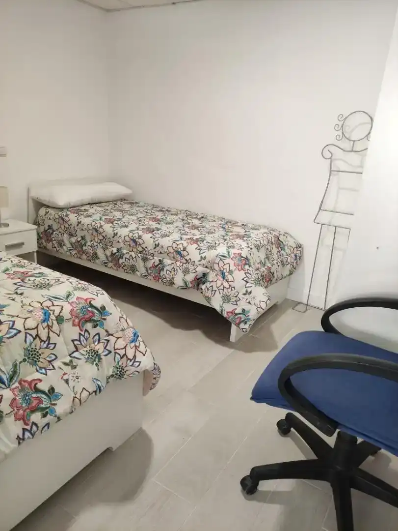 Habitación de Planta baja de alquiler en Montequinto con Jardín privado, Amueblado y Horno