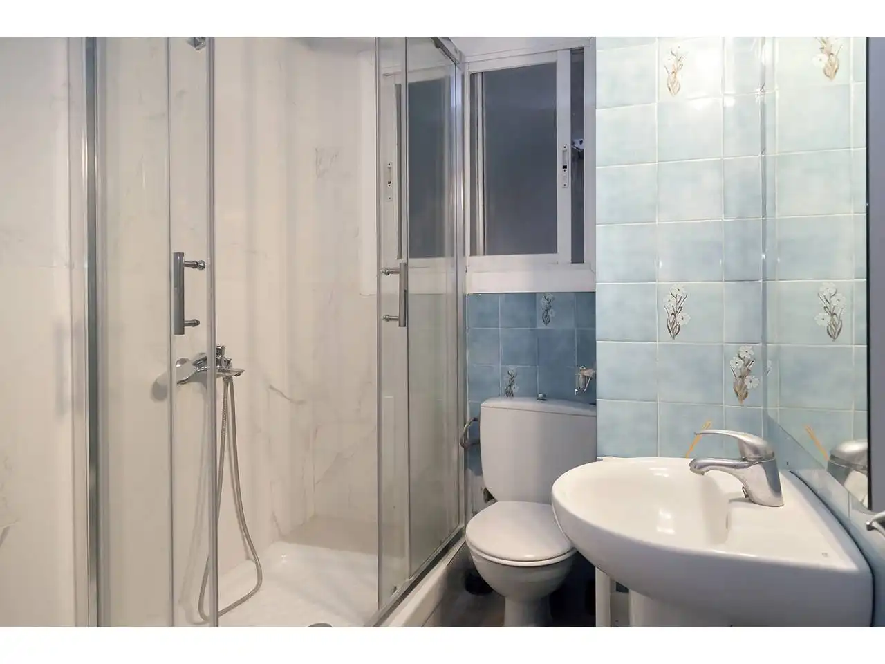 Baño de Piso en venta en Barcelona con Calefacción