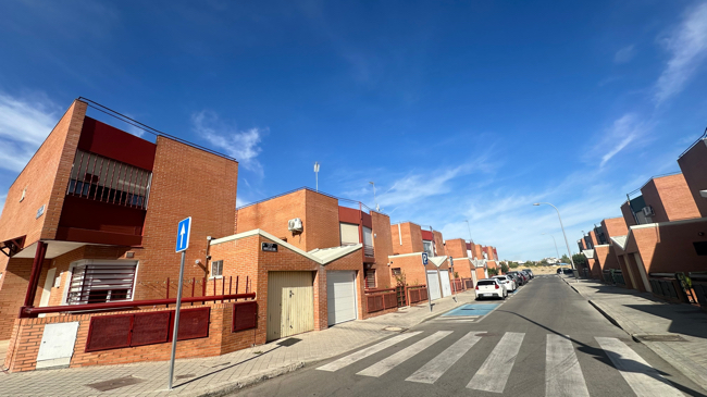 Exterior view of House or chalet for sale in  Madrid Capital  with Air Conditioner and Private garden