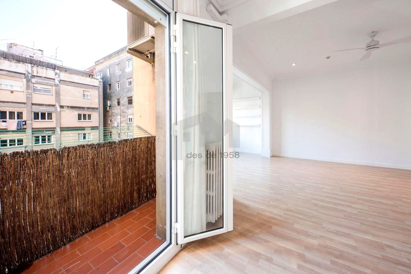 Bedroom of Flat for sale in  Barcelona Capital  with Storage room and Balcony