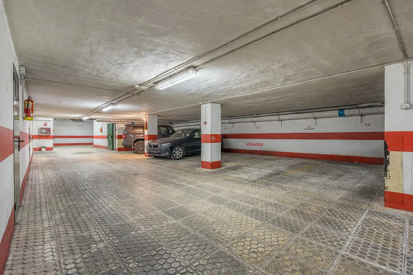 Parkplatz von Wohnung zum Verkauf in Granada mit Klimaanlage und Heizung