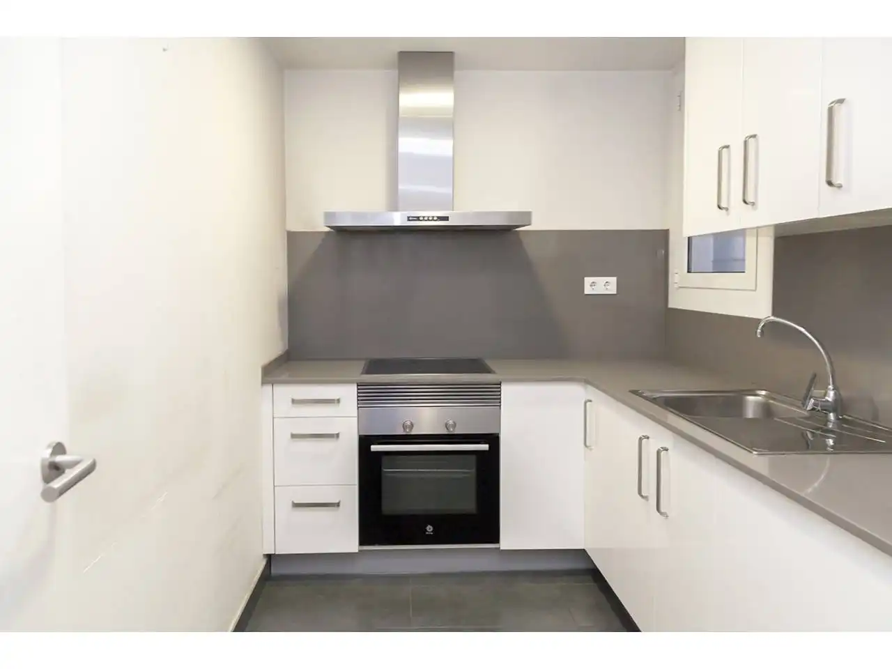 Cuina de Pis en venda en Barcelona amb Aire condicionat, Calefacció i Balcó