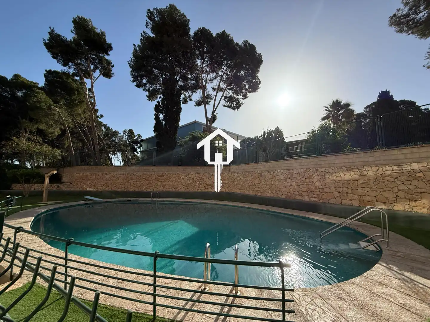 Piscina de Pis en venda en Alicante / Alacant amb Aire condicionat, Jardí privat i Terrassa