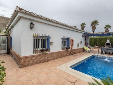 Casa con piscina in vendita a Calle de los Cipreses