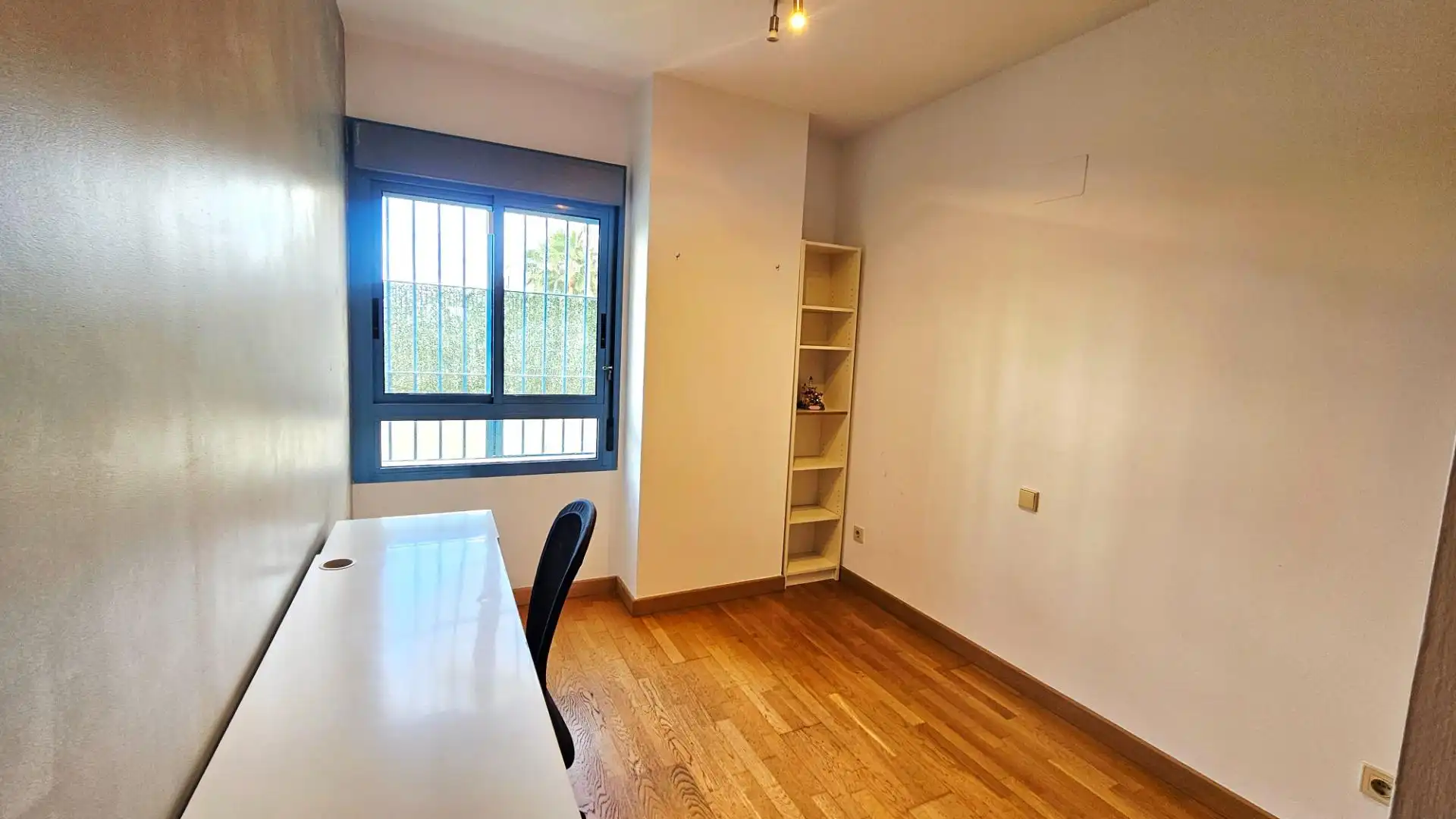 Dormitori de Planta baixa en venda en Málaga amb Aire condicionat, Jardí privat i Parquet