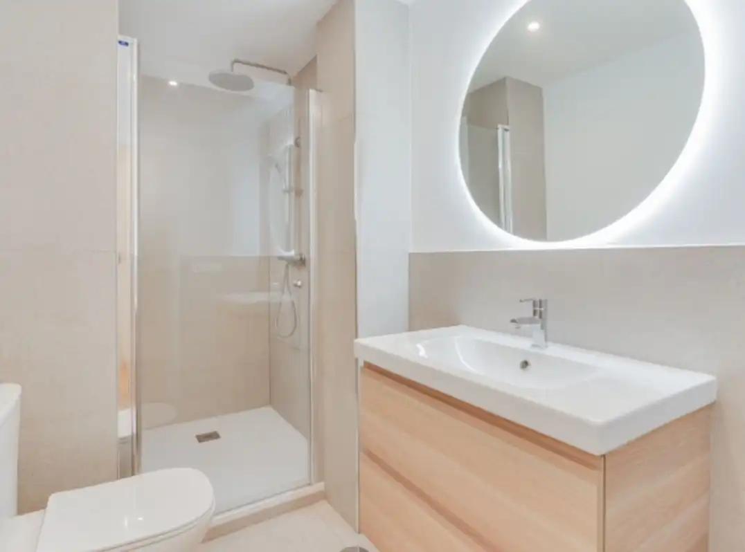 Baño de Apartamento en venta en Málaga con Aire acondicionado, Calefacción y Parquet