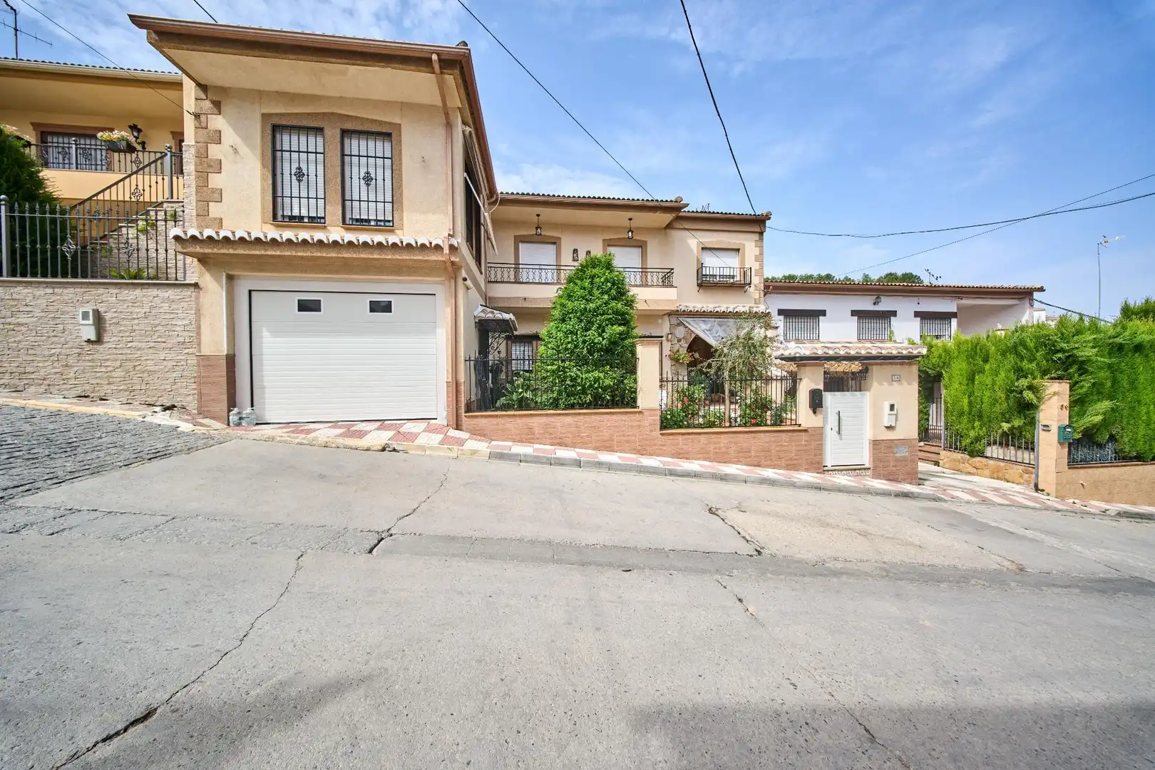 Vista exterior de Casa o xalet en venda en Deifontes amb Aire condicionat, Calefacció i Terrassa