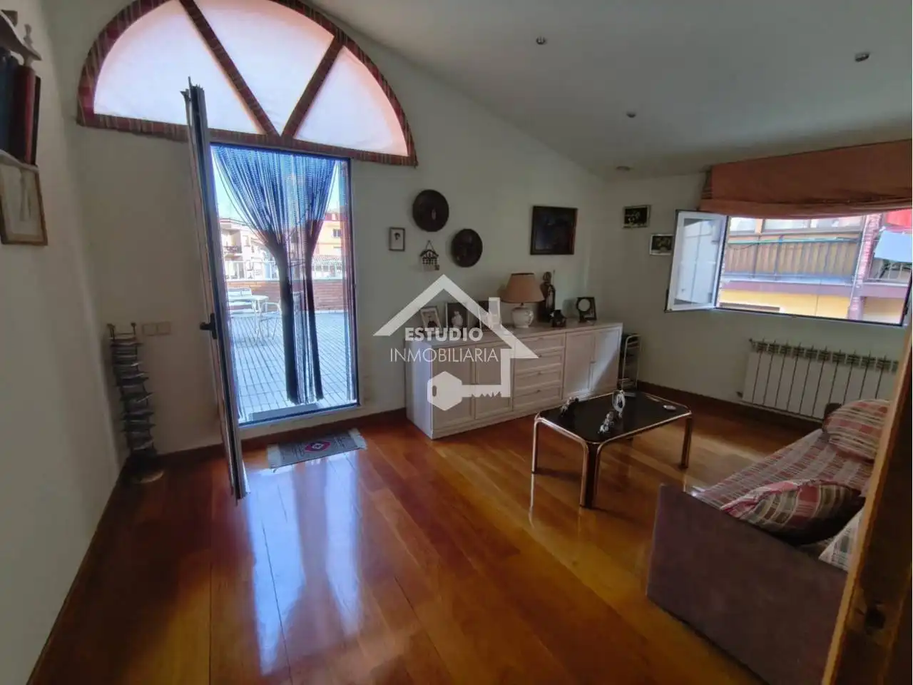 Sala d'estar de Casa o xalet en venda en Lodosa amb Aire condicionat, Calefacció i Parquet
