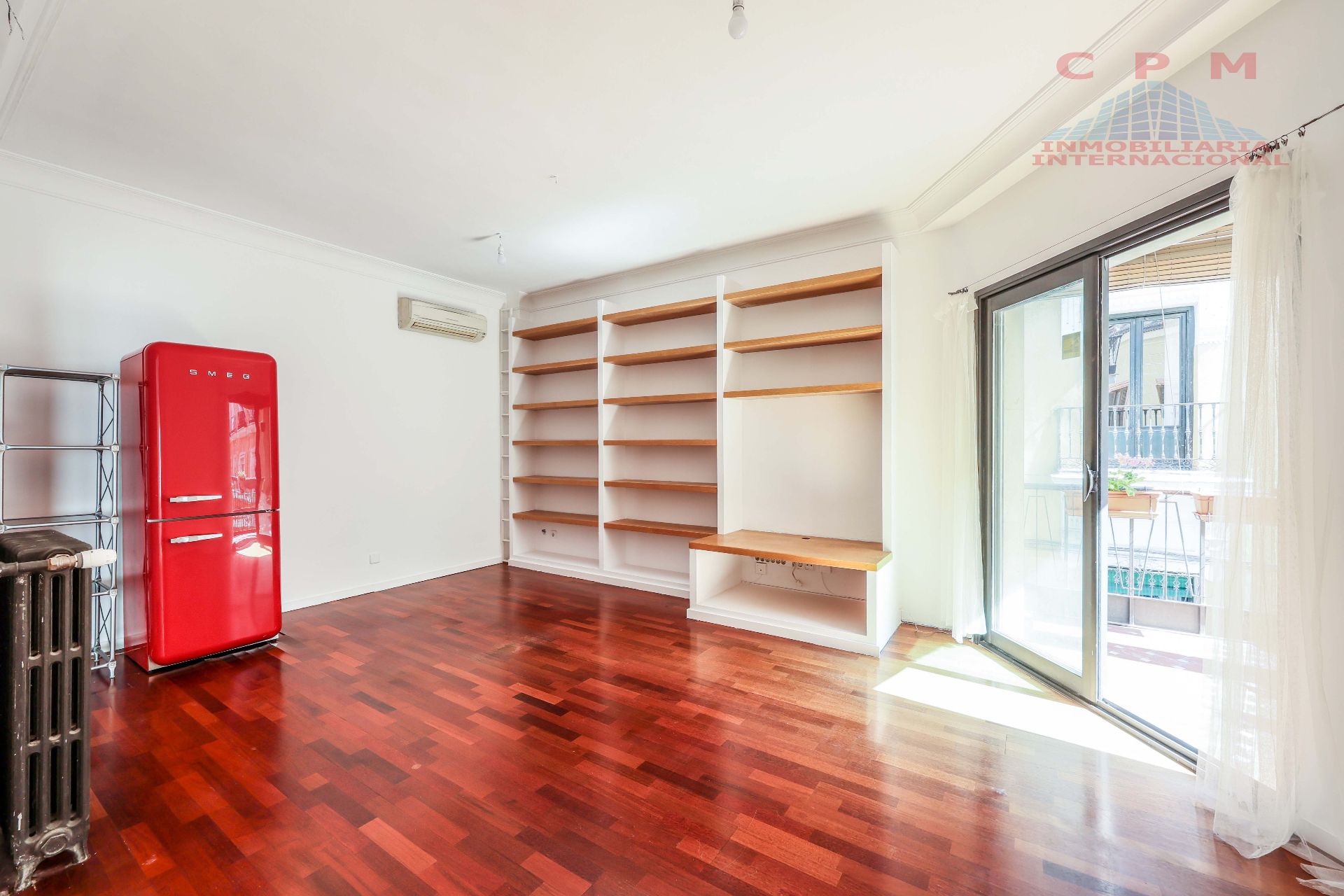 Living room of Flat to rent in  Madrid Capital  with Air Conditioner, Heating and Parquet flooring