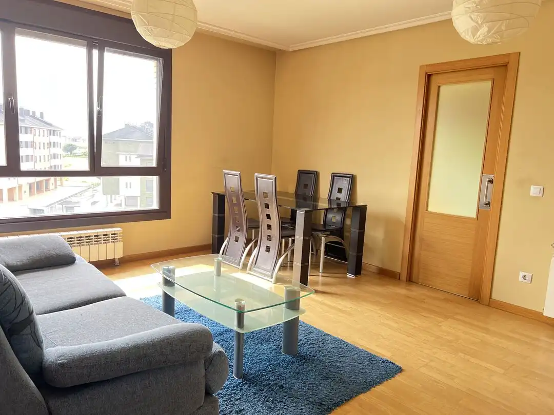 Sala d'estar de Pis en venda en Siero amb Calefacció, Jardí privat i Parquet