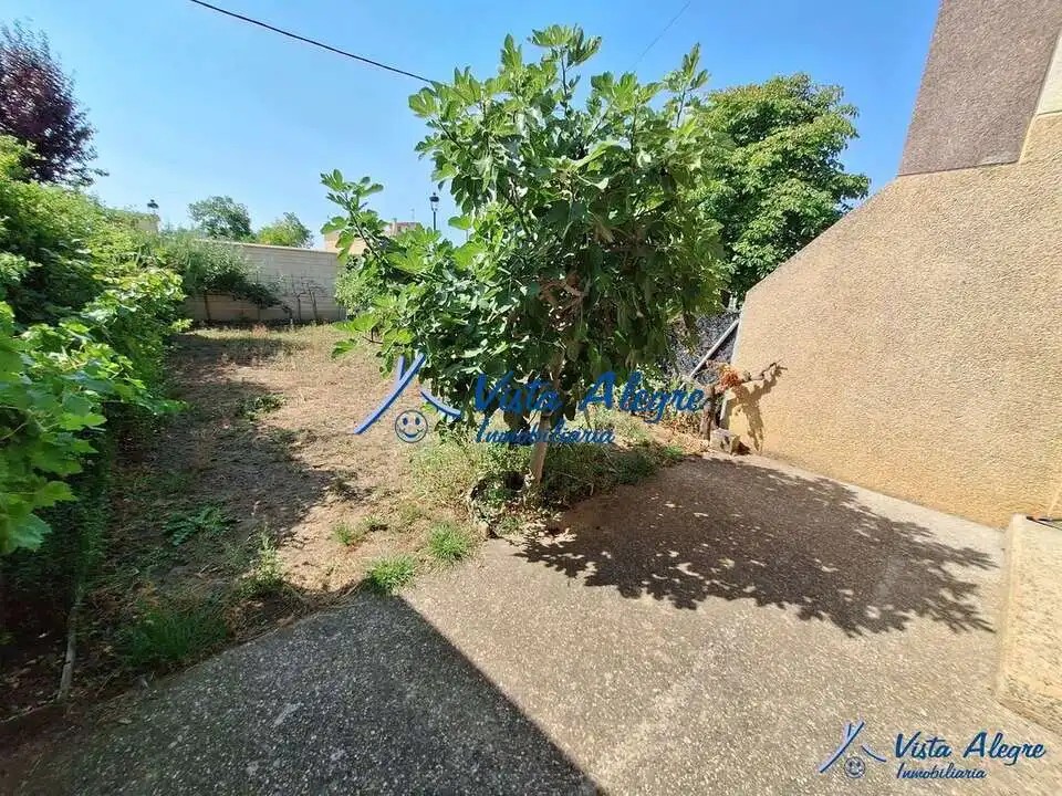 Casa adosada en venda en Anguciana amb Calefacció, Jardí privat i Traster