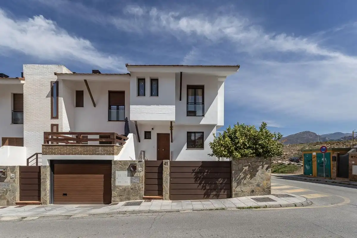 Casa adosada en venda a Barrio de la Vega