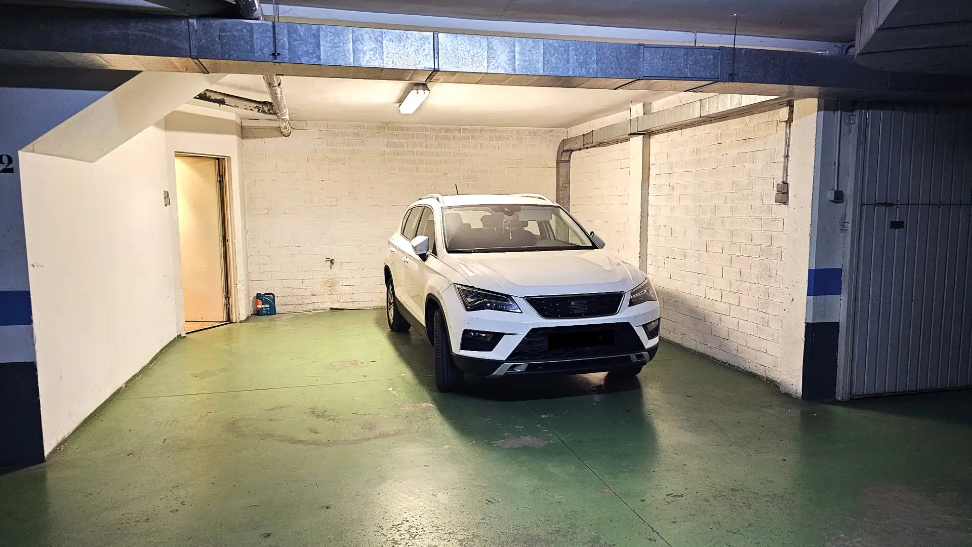 Parking de Casa adosada en venta en Zaragoza con Aire acondicionado, Calefacción y Jardín privado