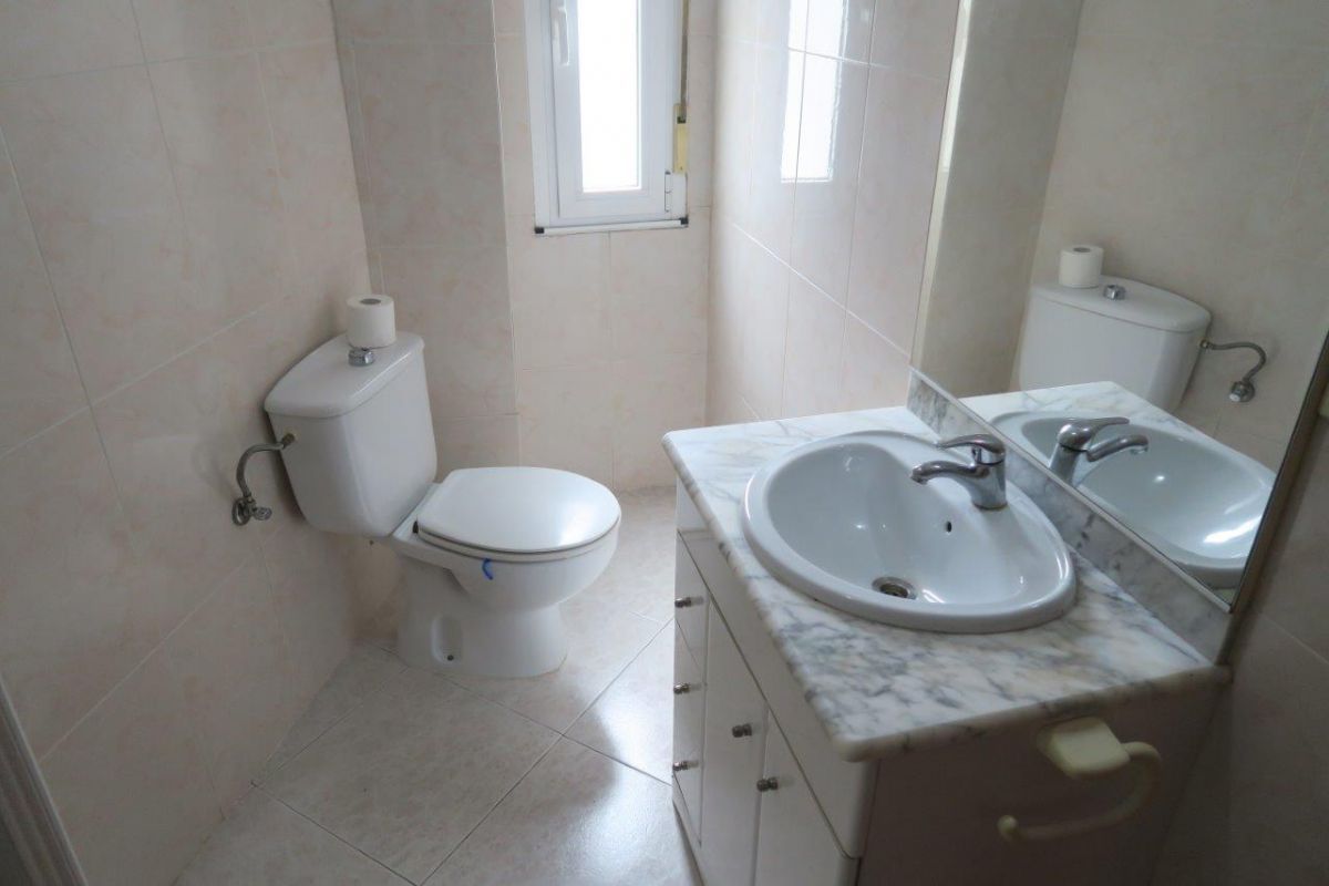 Bathroom of Flat to rent in A Coruña Capital   with Parquet flooring and Furnished