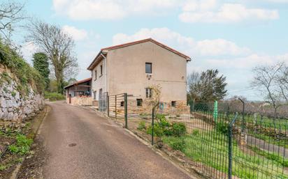Vista exterior de Casa o xalet en venda en Siero amb Jardí privat i Terrassa