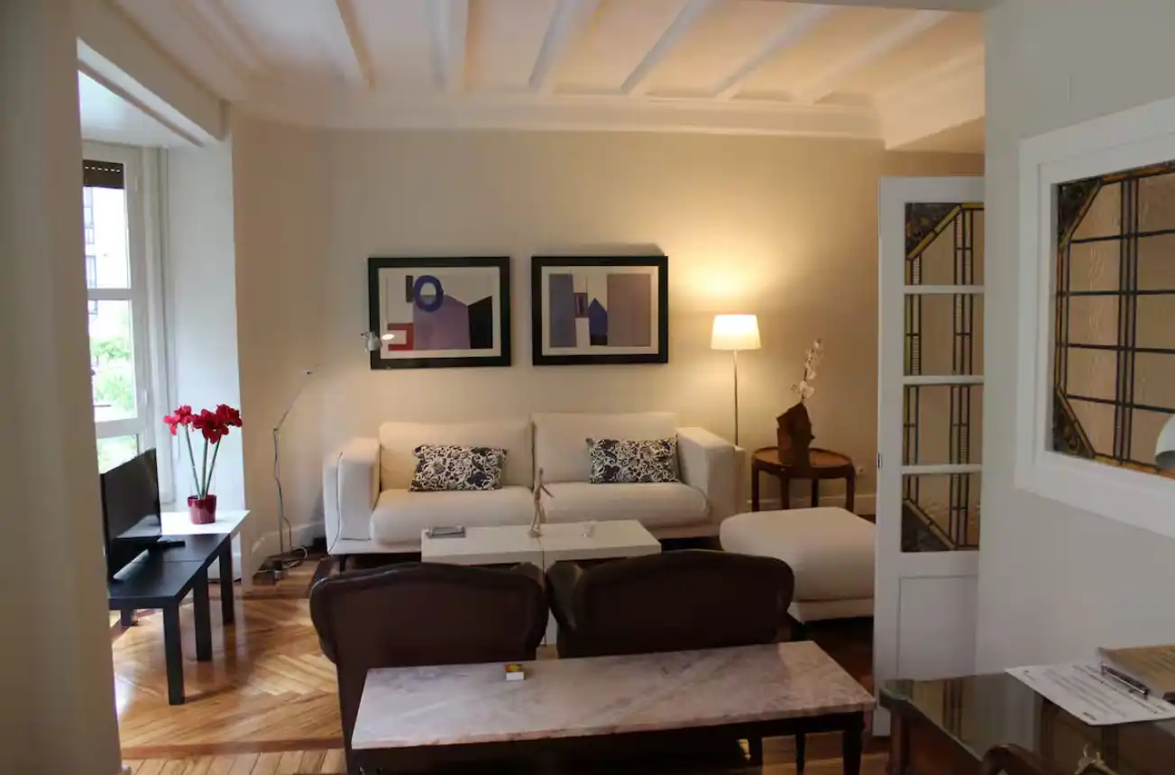Sala de estar de Apartamento de alquiler en Bilbao  con Aire acondicionado, Amueblado y Horno