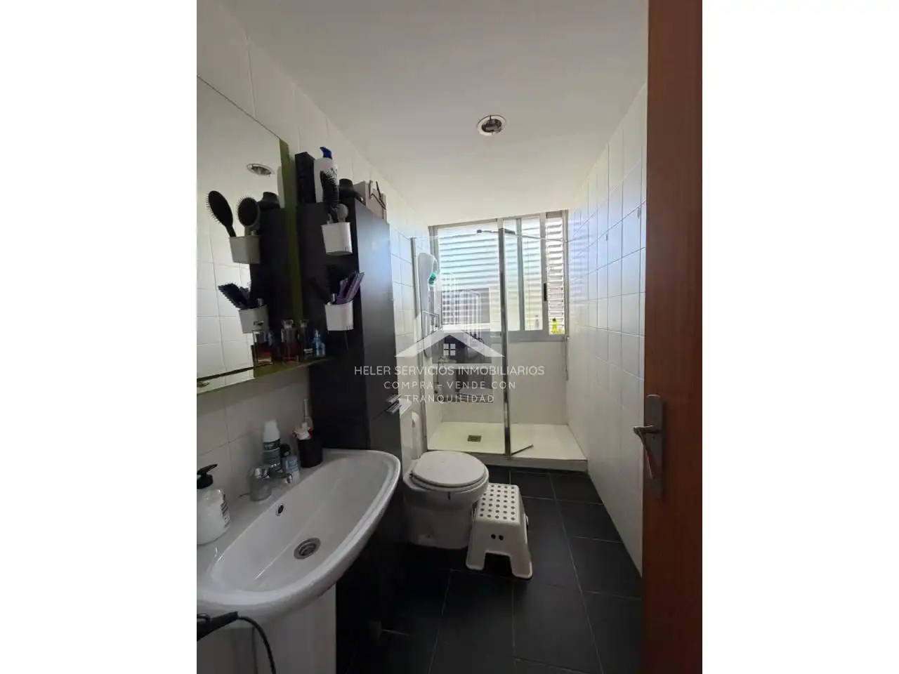 Baño de Piso en venta en Castellón de la Plana / Castelló de la Plana con Balcón y Alarma
