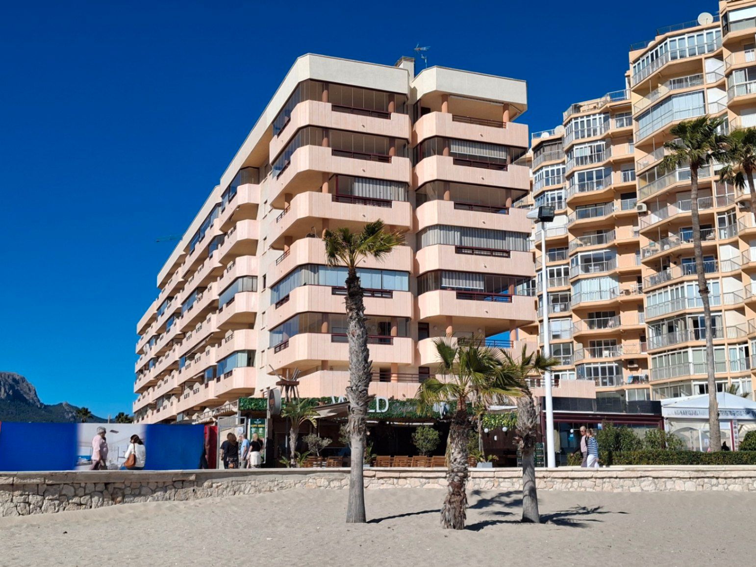 Vista exterior de Apartament en venda en Calpe / Calp amb Aire condicionat, Jardí privat i Terrassa