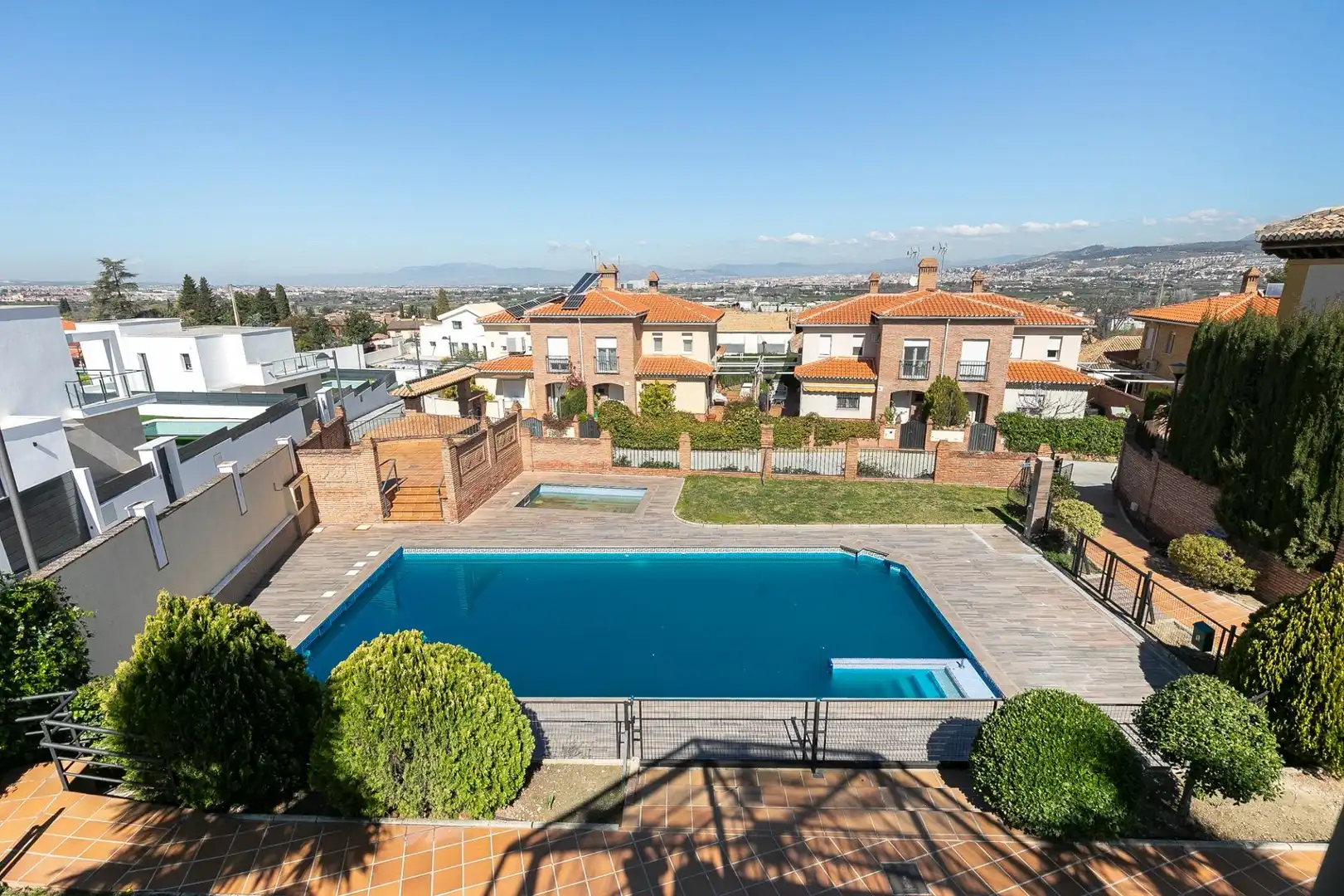 Piscina de Casa o chalet en venta en La Zubia con Calefacción, Jardín privado y Terraza