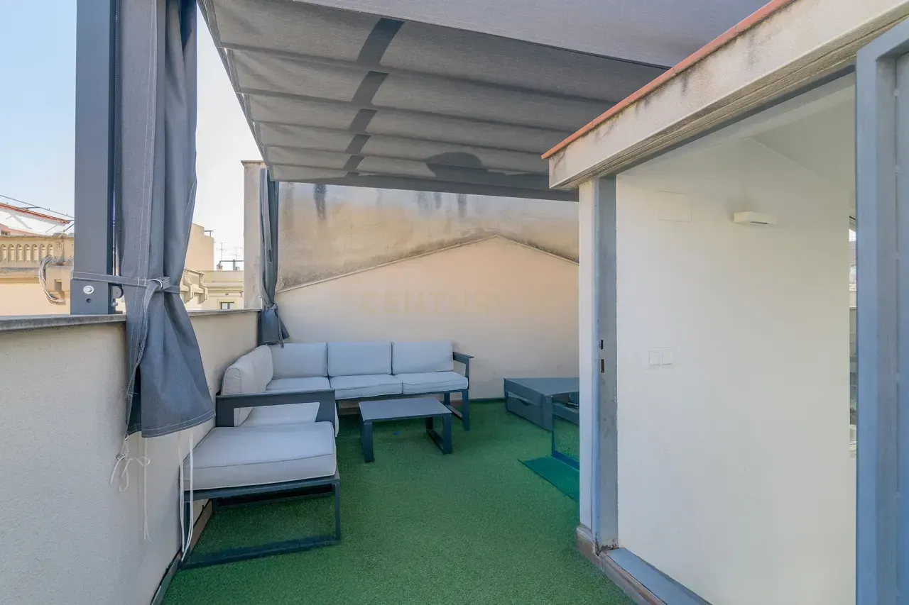 Terrace of House or chalet for sale in Sabadell  with Air Conditioner, Oven and Microwave