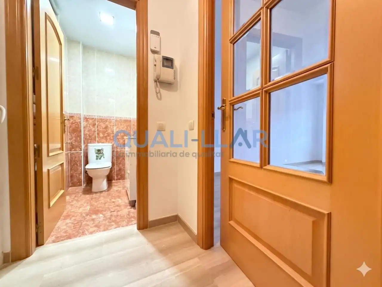 Piso en venta en Cornellà de Llobregat con Aire acondicionado, Calefacción y Parquet