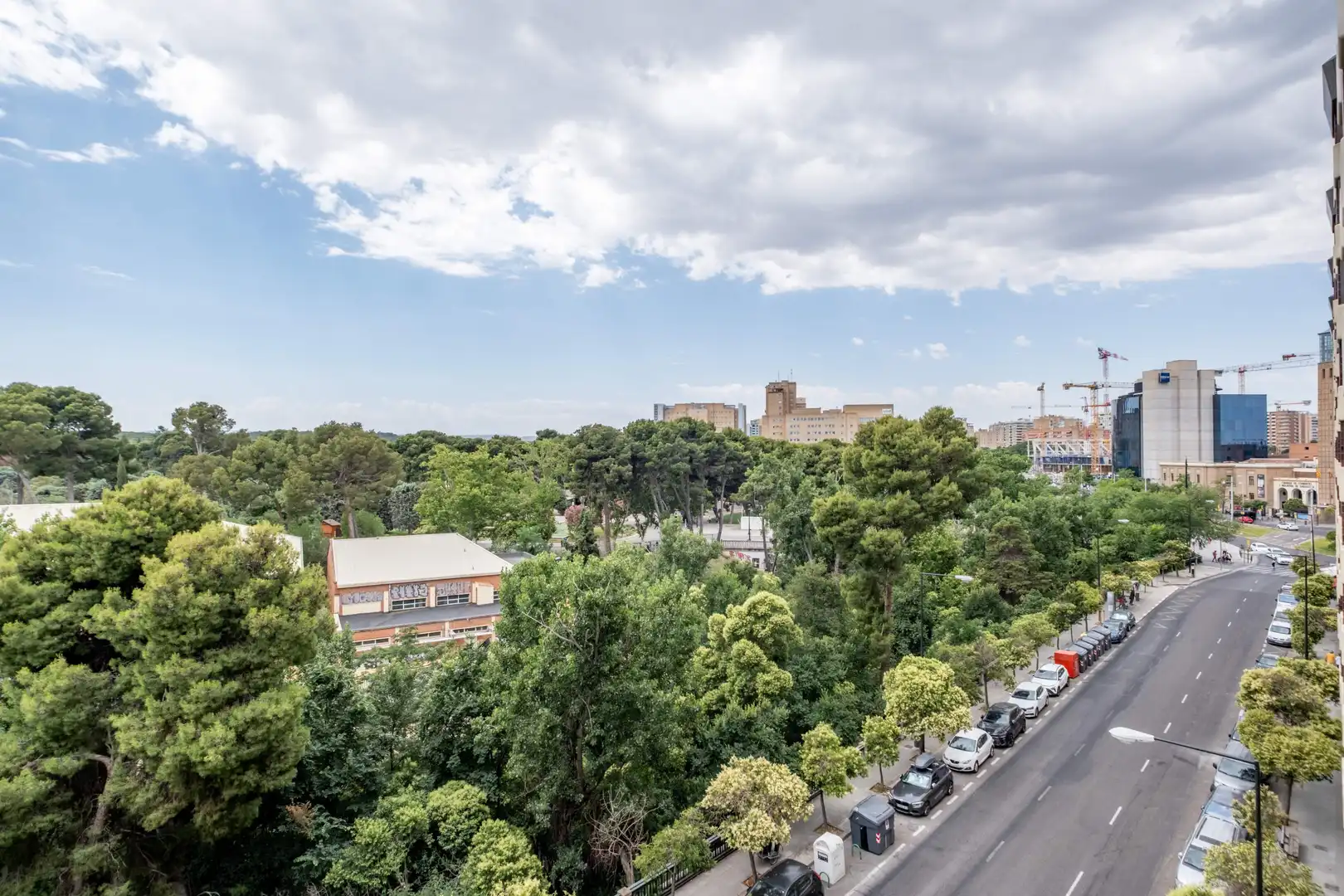 Außenansicht von Wohnung zum Verkauf in Zaragoza mit Klimaanlage, Heizung und Parkett