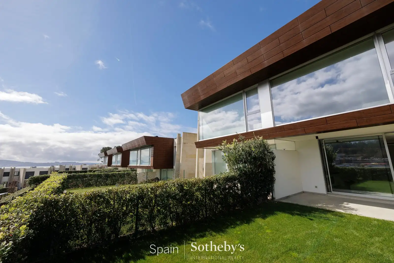 Vista exterior de Casa adosada en venta en Pontevedra Capital  con Aire acondicionado, Jardín privado y Terraza