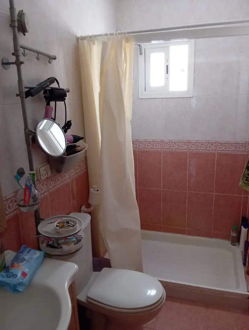 Bathroom of Flat for sale in Sevilla  with Air Conditioner, Private garden and Furnished