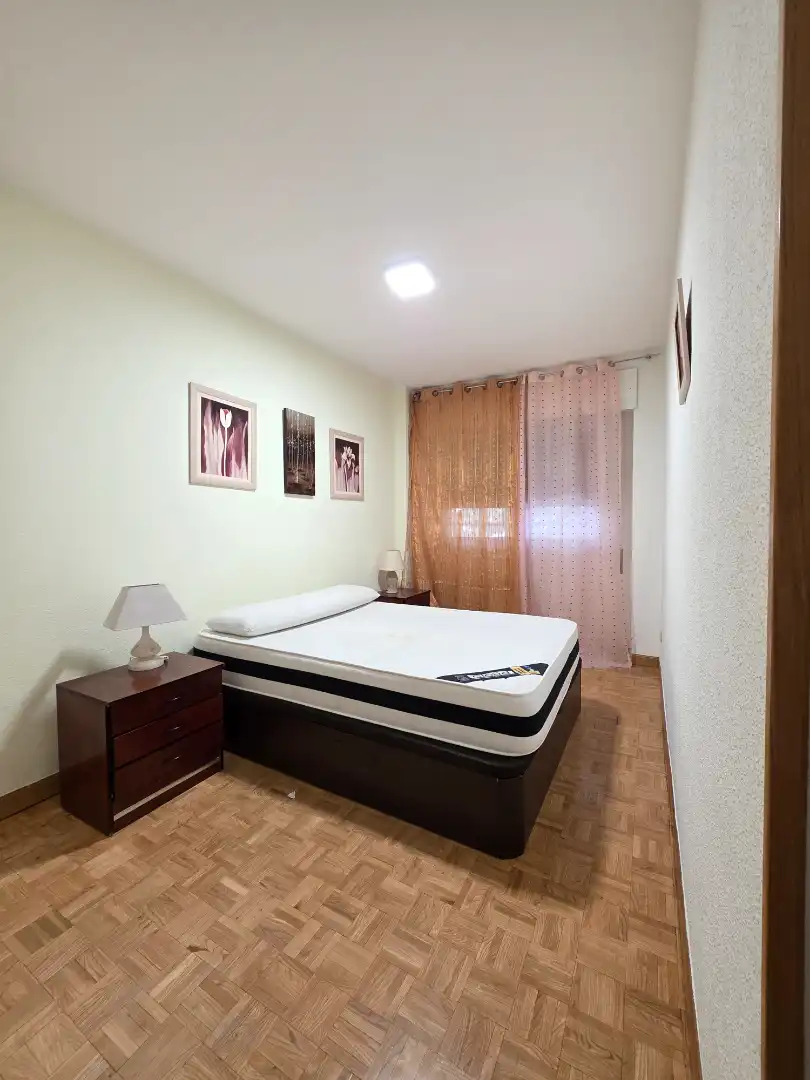 Bedroom of Flat for rent in Madrid  with Air Conditioner, Heating and Parquet flooring
