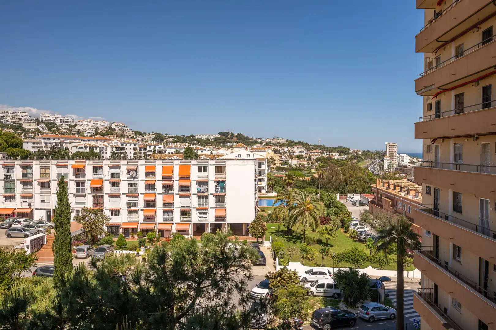 Außenansicht von Wohnungen zum Verkauf in Mijas mit Terrasse, Schwimmbad und Möbliert